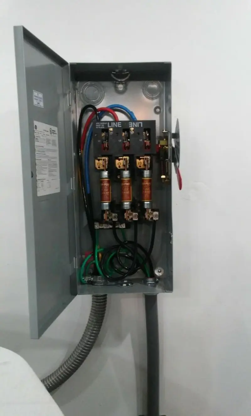 Three-phase disconnect switch installed for Smoke Detector Installation in Irving